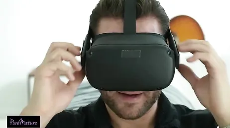 Por qué no me dejas que te la chupe? es que no te gusto ..?