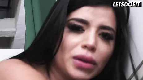 Joven cubano follando fuerte los agujeros de la venezolana Sara Retali