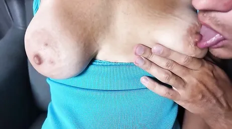 Minha namorada está me esperando com as pernas abertas para que eu possa colocar meus dedos nela.