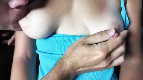 Minha namorada está me esperando com as pernas abertas para que eu possa colocar meus dedos nela.