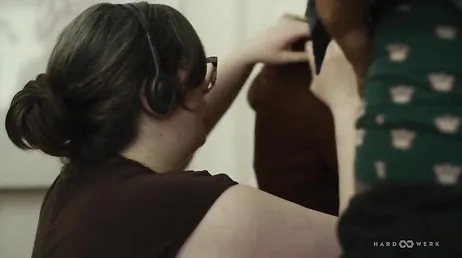 La chica gordita de la oficina llevaba demasiado tiempo sin follar ...