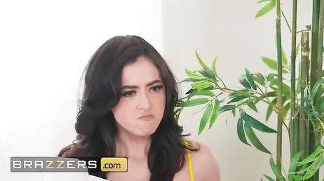 Mi novio me acaba de pillar comiéndole el coño a mi mejor amiga !!