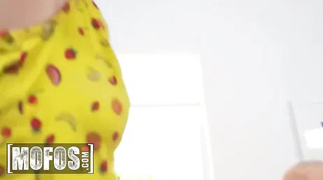 Pierdo la virginidad con el novio de mi hermana .., pues me ha gustado !!