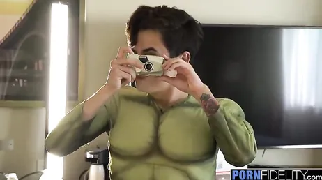 Enculada por un joven durante una fiesta de disfraces, joder que culo !!