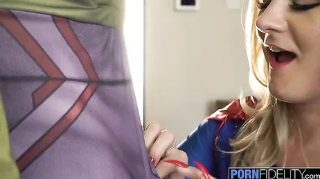 Enculada por un joven durante una fiesta de disfraces, joder que culo !!