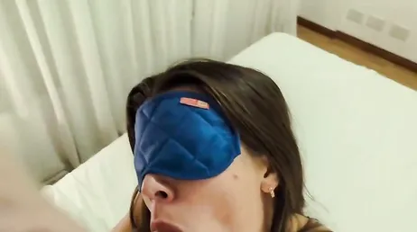 C'est mon cadeau d'anniversaire, je ne sais pas qui je suis en train de sucer.