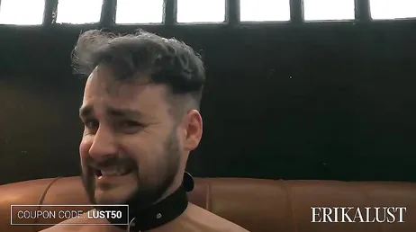 Hago con los hombres lo que me sale del coño, son mis esclavos !!