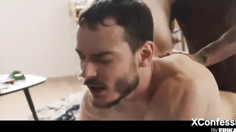 Me pone ver como mi novio se la chupa a ese muchacho negro