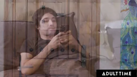 Madre e hija comparten sin tapujos la polla del novio de la chica