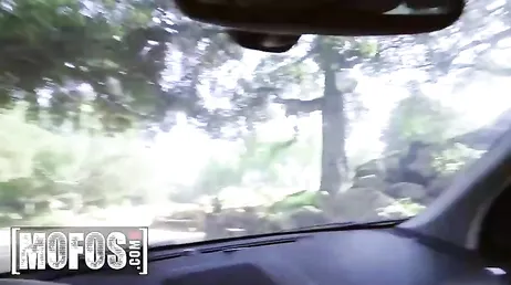 Madre mía que culo tiene la cabrona y que bien cabalga polla !!