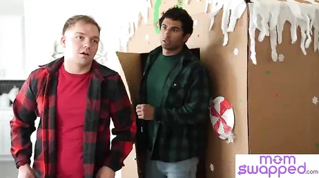 Tremendo ver a estas dos maduras francesa folladas a cuatro patas