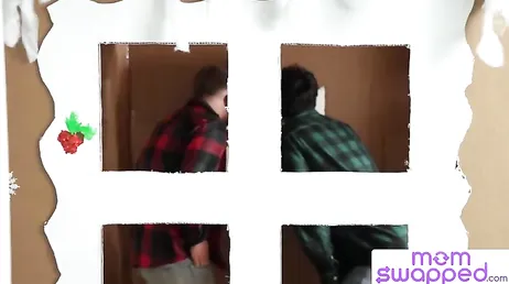 Tremendo ver a estas dos maduras francesa folladas a cuatro patas