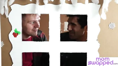 Tremendo ver a estas dos maduras francesa folladas a cuatro patas