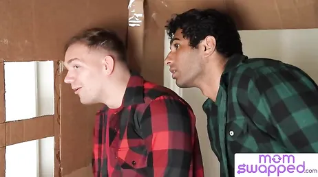 Tremendo ver a estas dos maduras francesa folladas a cuatro patas