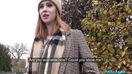 Guapa pelirroja de la calle se deja seducir por un desconocido ... qué morbo!