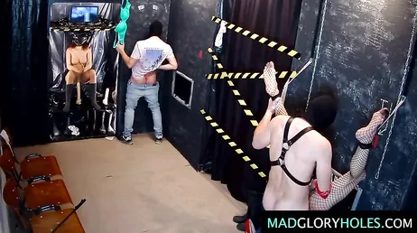 O prazer e a emoção de ter estranhos te dando pau em glory holes