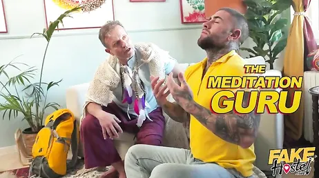 Con la tontería el monitor de yoga se la va a follar muy bien follada !!