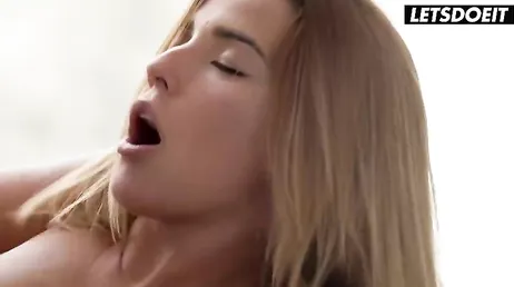 Me ofrece su culito y la verdad es que no me puedo negar joder ...