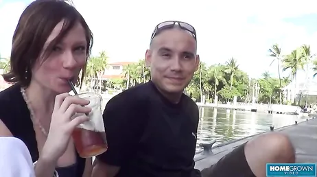 Se follan a su mujer mientras el mira y también recibe caricias jeje