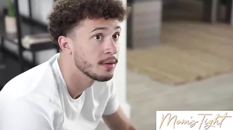 El jovencito me rompe el leggins y me folla duro al estilo perro