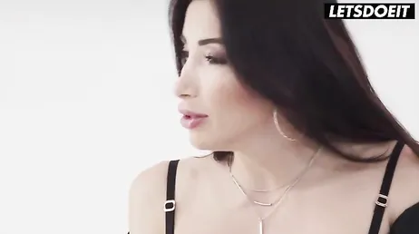 Dando por detrás a la MILF francesa Clea Gaultier, menuda señora amigos