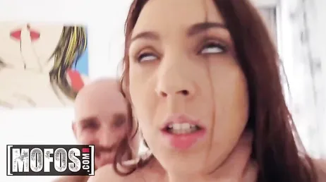 Como le gusta a esta chica española una buena polla dura y grande