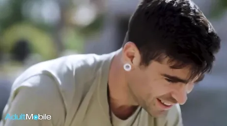 El novio de mi hija parece muy timido pero tengo tantas ganas de follármelo ...