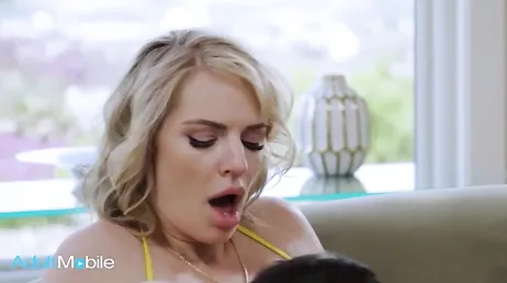 El novio de mi hija parece muy timido pero tengo tantas ganas de follármelo ...