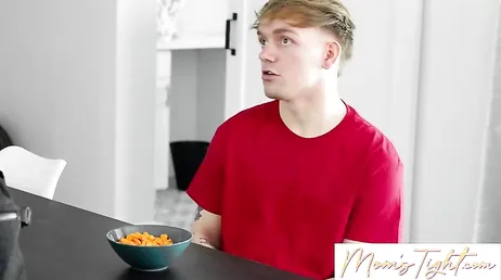 Yo te la chupo si después tú me la metes y te corres dentro, vale?