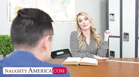 Pero que hace la profesora con ese alumno? no se lo irá a follar, verdad ..?