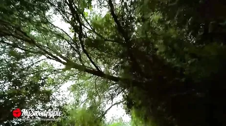 A mi chica le gusta que hagamos guarradas en público y a mí también la verdad