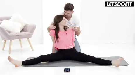 Se la acabo chupando a mi profesor de yoga, joder, la tiene inmensa