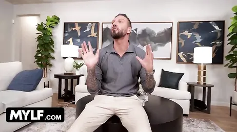 Ama de casa tetona se monta un trío con el marido y con el cuñado