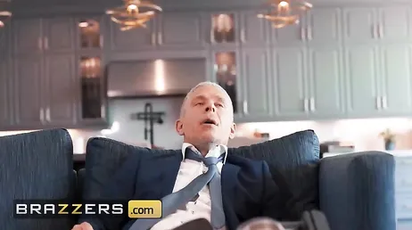 Menudo par de tetas tiene la mujer de mi hijo, me vuelven loco !!