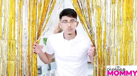 Pero que te pasa querida Cory Chase, es que te la están metiendo ..?