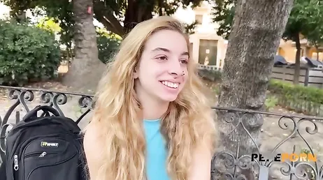 La modella spagnola Irina Love si sta divertendo un mondo a questo casting porno.