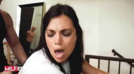 El entrenador personal de esta madura casada alucina con su culazo