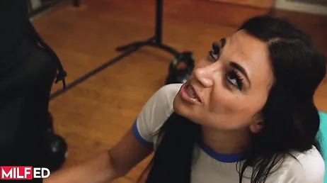 El entrenador personal de esta madura casada alucina con su culazo