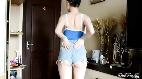 Sexy morena tetona se masturba todos los dias en su sala de cibersexo gratis