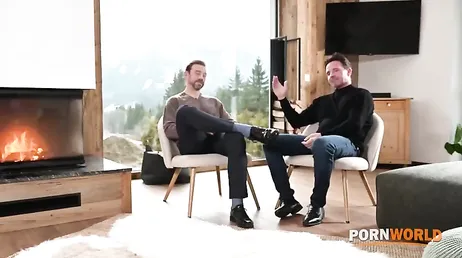 Menuda orgía porno se han montado estas amigas con esos franceses ...