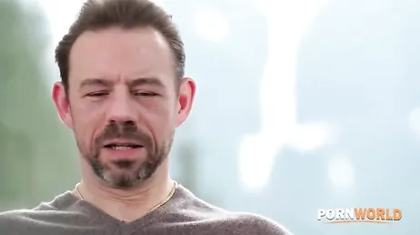 Menuda orgía porno se han montado estas amigas con esos franceses ...