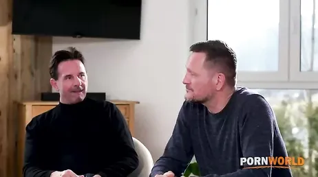 Menuda orgía porno se han montado estas amigas con esos franceses ...