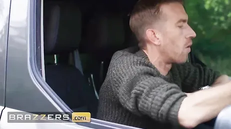 Menuda polla XXL se traga la modelo inglesa de OnlyFans Bonnie Blue