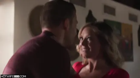 No sabes follarme más fuerte? hasta tú padre seguro que podría hacérmelo ...