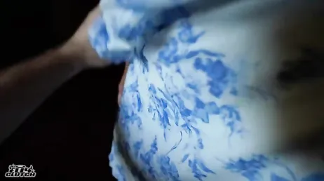 El cabrón de mi cuñado me la está metiendo por detrás y me encanta