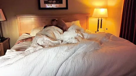 La sexy Tiffany Leiddi disfrutando de una follada con un amigo en un hotel