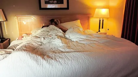 La sexy Tiffany Leiddi disfrutando de una follada con un amigo en un hotel