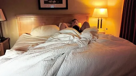 La sexy Tiffany Leiddi disfrutando de una follada con un amigo en un hotel