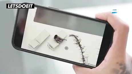 Tremendo como ofrece el culo la MILF brasileña Luiza Marcato