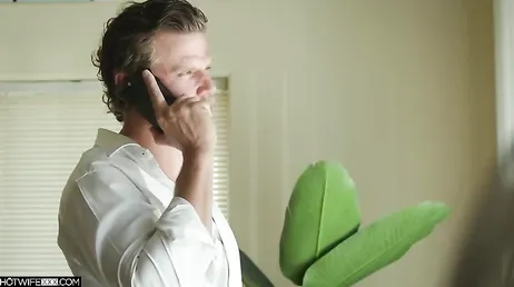 A la brasileña le gusta que la monten como si fuera una perrita sumisa